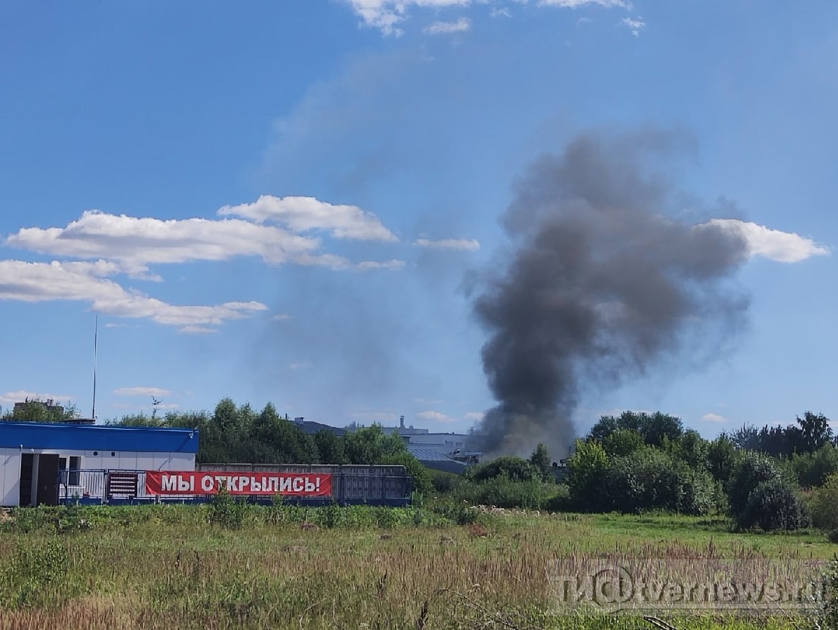 В Твери в Заволжье произошёл пожар на складе | 11.08.2022 | Тверь -  БезФормата