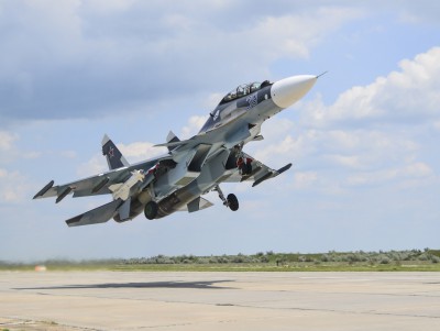 Сбившему на учениях Су-30 летчику грозит миллиардный штраф и колония - Новости ТИА