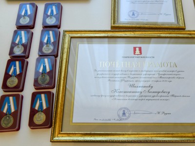  Игорь Руденя вручил медикам награды за спасение пострадавших на пожаре в НИИ - Новости ТИА