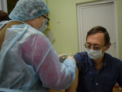 "Ночью стало хуже": глава района рассказал, как перенес вакцину от ковида - Новости ТИА