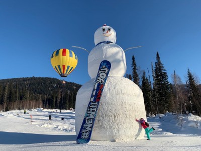 Жители Твери построили 12-метрового снеговика в поддержку олимпийской сборной - новости ТИА