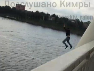 В Тверской области сняли видео, как парень прыгнул с моста  - новости ТИА