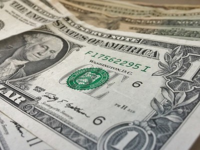 Банкам запретили взимать комиссию с физических лиц при выдаче долларов США - Новости ТИА