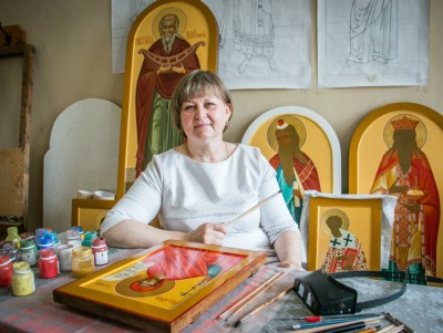 Тверская художница пишет иконы для храмов по всей России - новости ТИА