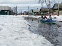 По улицам города Весьегонск люди не ходят, а плавают на лодках - новости ТИА