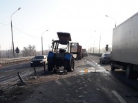 Подробности ДТП с погибшим: заснувший дальнобойщик на фуре протаранил трактор, который чистил трассу  - Новости ТИА
