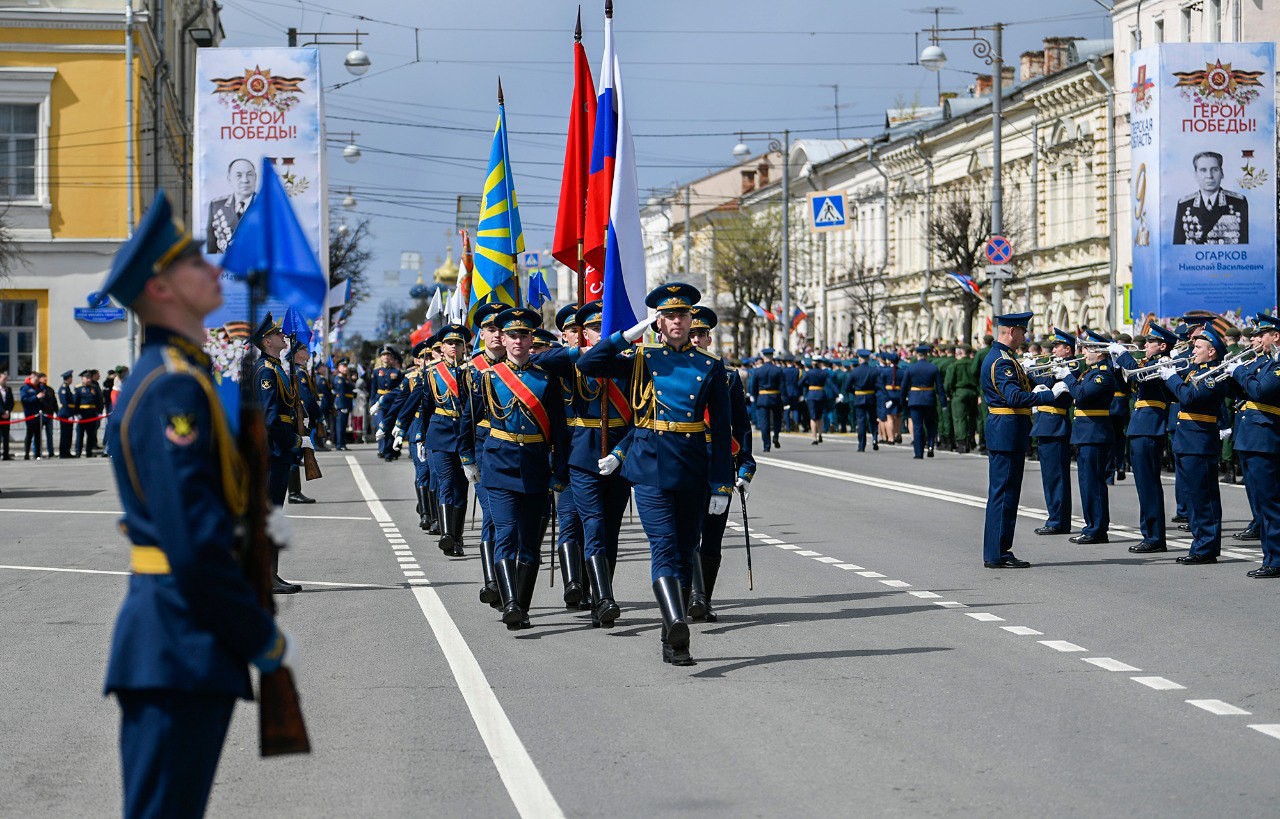 Парад победы тверь фото