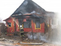 В Твери сгорел деревянный жилой дом - Новости ТИА