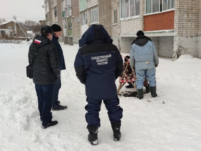 В Торопце наказали сотрудников МУПа за неисправный люк, куда упал ребёнок - Новости ТИА