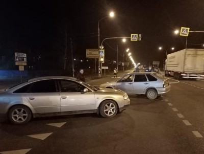 На трассе в Тверской области столкнулись "ВАЗ" и Audi  - новости ТИА