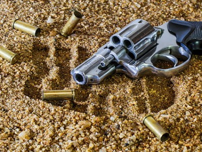 Мужчина нашел огнестрельное оружие в заброшенной деревне  - новости ТИА