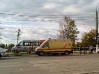 В центре Твери 28-я маршрутка пробила ограждение и вылетела на тротуар - Новости ТИА