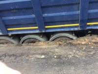 Под Тверью фуру «поглотила» дорога - Народные Новости ТИА