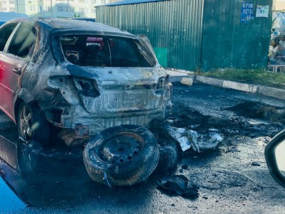 В Твери ночью сгорело несколько машин - Новости ТИА