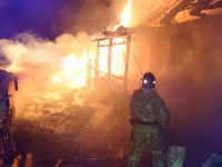В Тверской области женщина забежала в горящий дом за вещами и погибла там - Новости ТИА