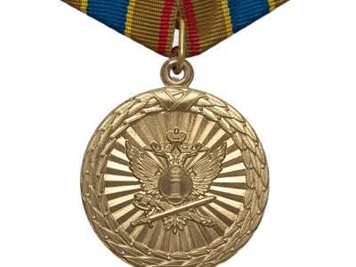 Священнику вручили золотую медаль за работу в колониях и с заключёнными  - Новости ТИА