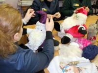 В женской колонии Тверской области осуждённые мастерят кукол, вышивают, вяжут, плетут из бисера  - Новости ТИА