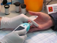Тверичанам предлагают бесплатно и за считанные минуты проверить уровень сахара в крови - Новости ТИА