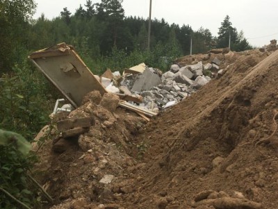 В Тверской области большая свалка завалила дорогу между деревнями - Новости ТИА