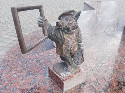 В Вышнем Волочке появились маленькие скульптуры с волком - Новости ТИА