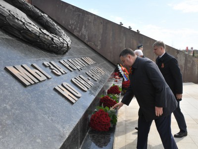 Губернатор и гендиректор ОАО "РЖД" возложили цветы к Ржевскому мемориалу - новости ТИА