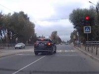 В Твери иномарка пронеслась на красный свет через переход возле школы  - Новости ТИА