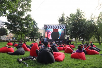 "Здесь каждый зритель - жюри": как в Твери проходит фестиваль уличного кино  - Новости ТИА