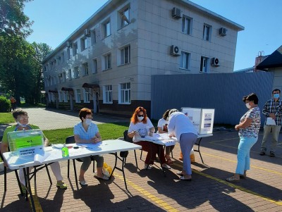 Одними из первых в голосовании приняли участие сотрудники ТВЗ и главврачи  - Новости ТИА
