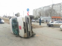 В Твери маршрутка с пассажирами столкнулась с легковушкой и перевернулась  - Новости ТИА