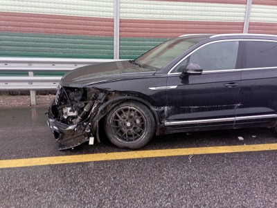 В Тверской области автомобиль врезался в дорожное ограждение, пострадал человек - Новости ТИА
