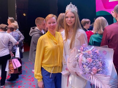 Победительнице конкурса Мисс-Тверь подарили  шубу из норки и соболя - Новости ТИА