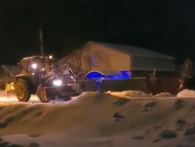 В Тверской области хулиган кинул бутылку в стекло трактора, чистившего снег - новости ТИА