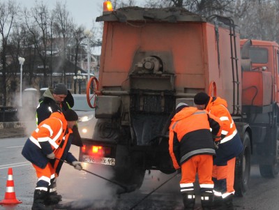 В Твери ремонтируют дорожное покрытие литым асфальтобетоном - новости ТИА