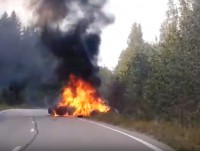 На видео попало ДТП, где сгорели два водителя и чудом спаслась пассажирка - Новости ТИА