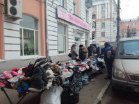 В Твери оштрафовали продавцов за незаконную торговлю фруктами, трикотажем и очками - Новости ТИА