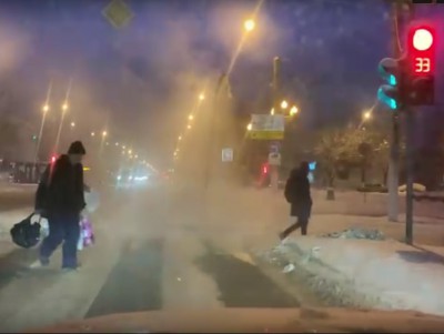 Мощный фонтан холодной воды забил на Петербургском шоссе в Твери - Новости ТИА