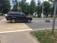 В Тверской области на пешеходном переходе автомобиль сбил трех человек: 40-летнюю женщину и двух детей - Новости ТИА