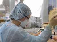 В Тверской области до 200 тысяч рублей повысят зарплаты медикам, лечащим пациентов с коронавирусом - новости ТИА