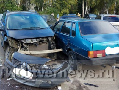 В Твери пьяный водитель протаранил три припаркованные машины - Новости ТИА