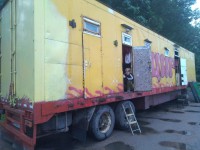 Во Ржеве люди несут успокоительное и собирают деньги циркачке, оставившей животных в железном фургоне на жаре - новости ТИА