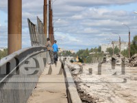 Жители Южного добираются в центр города на электросамокатах и пешком через железную дорогу - Новости ТИА