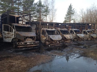 В Твери ночью произошёл крупный пожар: сгорело три десятка грузовиков  - новости ТИА