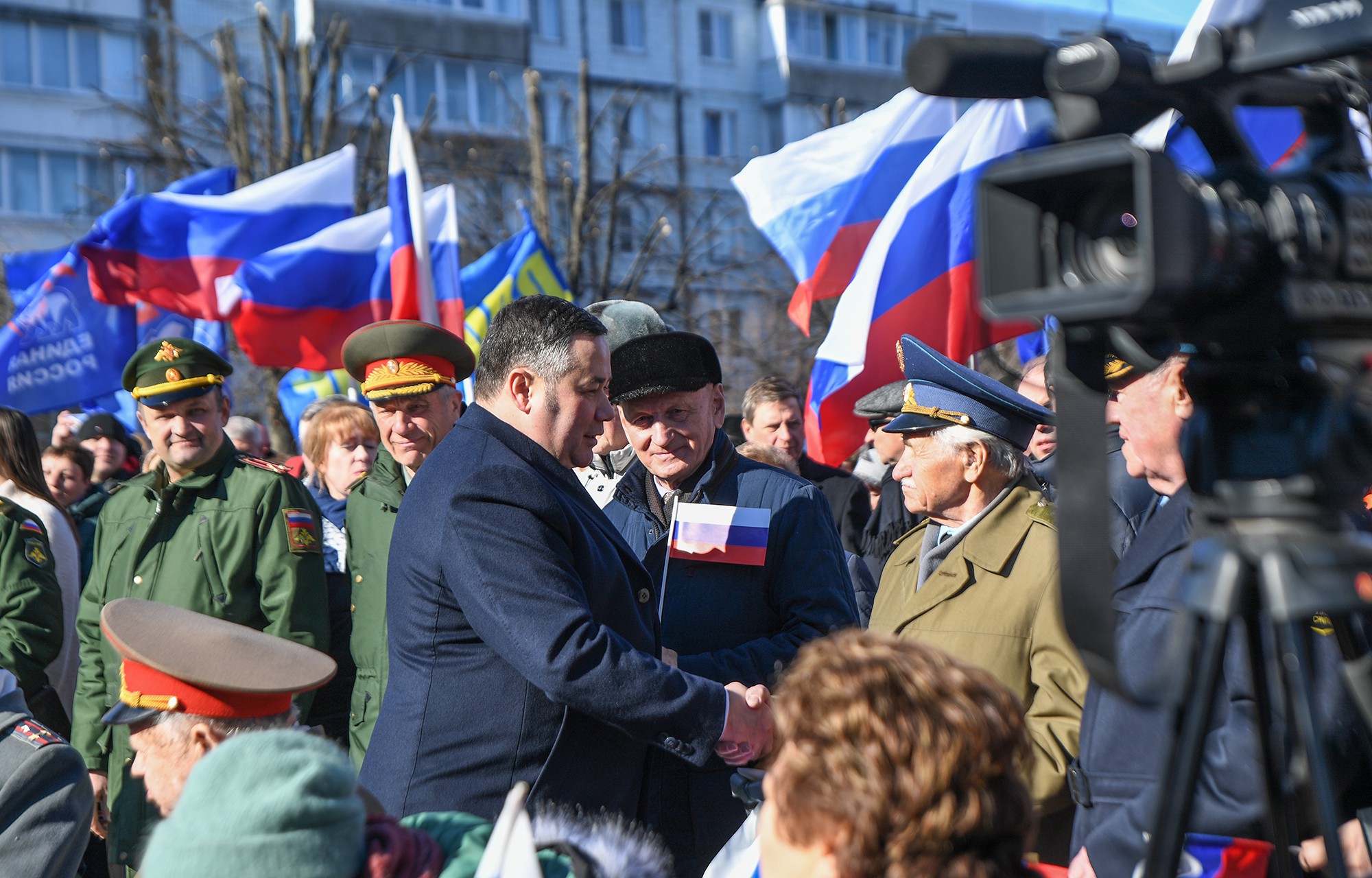 Крымский сегодня новости последнего часа. Крымская Весна. Воссоединение Крыма и Севастополя с Россией. День воссоединения Крыма с Россией. День воссоединения Крыма с Россией картинки.