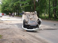 В Тверской области автомобиль сделал сальто после столкновения со столбом - Новости ТИА
