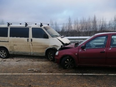 В Тверской области водитель Volkswagen устроил лобовое ДТП - Новости ТИА