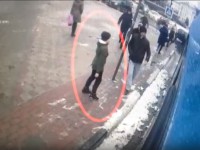 Опубликовано видео с мальчиком, которому якобы сломал руку новый автобус - новости ТИА