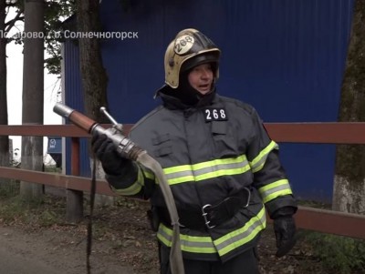 Пожарный из Конакова играет по вечерам на сцене театра - новости ТИА
