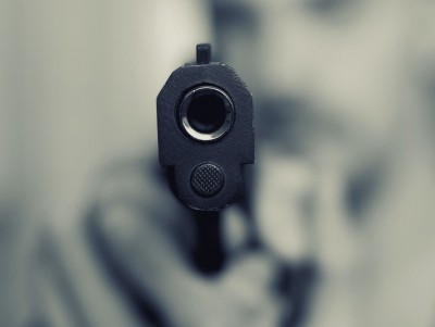 В Твери мужчина угрожал пистолетом "подрезавшему" его водителю - Новости ТИА