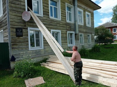 Волонтёры восстанавливают в Бежецке деревянную усадьбу - дом Гумилёвых - новости ТИА