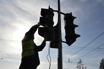 В Твери устанавливают новый светофор в створе Петербургского шоссе   - Новости ТИА